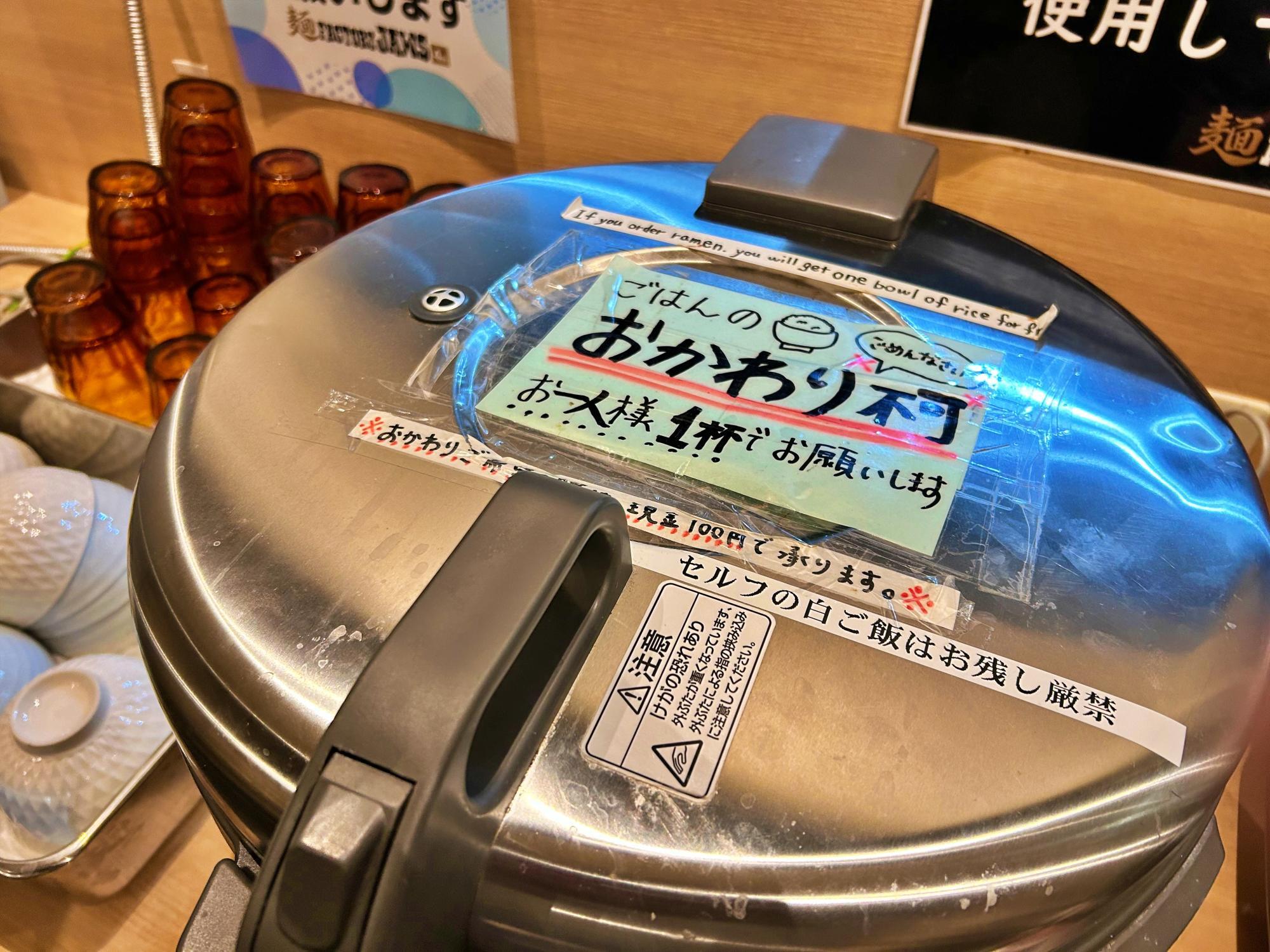 大阪市・北浜】焦がしスープがたまらない!家系の旨辛ラーメン 大阪市・北浜】焦がしスープがたまらない!家系の旨辛ラーメン