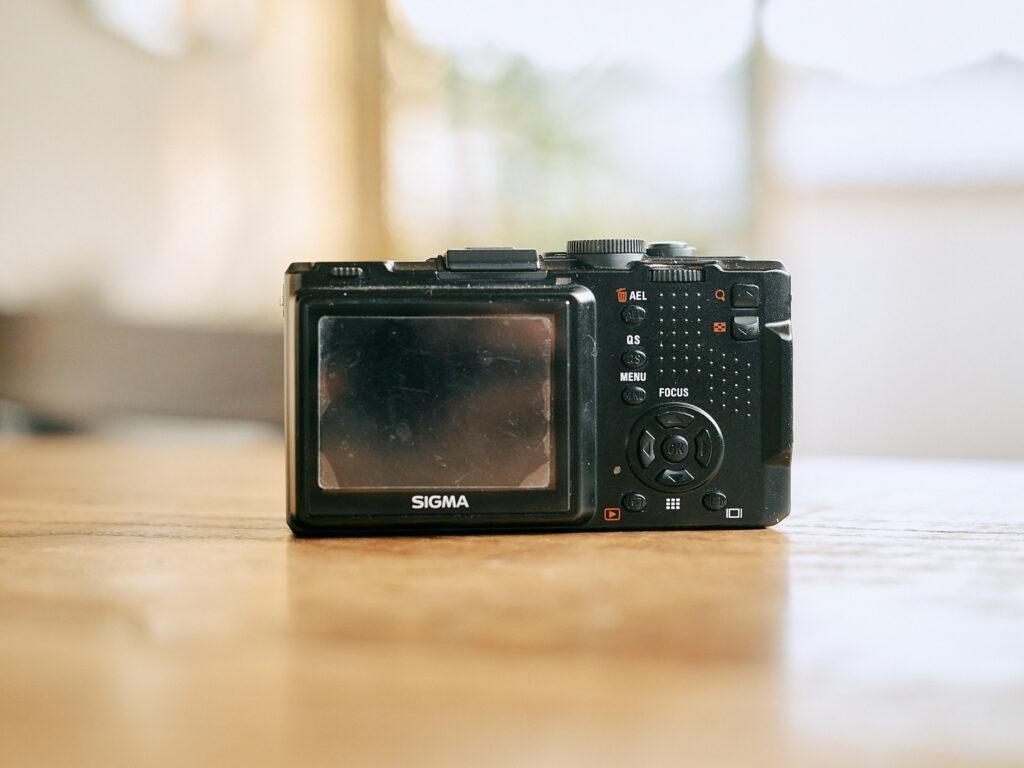 ★訳あり大特価★SIGMA デジタルカメラ DP1x DP1x★7114 いまDP1xを買うなんて…でも“レンズ一体型カメラ”の奥深さに惚れ