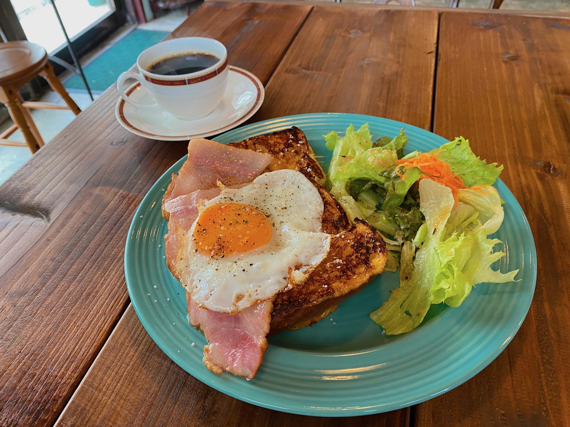 フレンチトーストプレート(950円)+ すぐ出るコーヒー(350円)