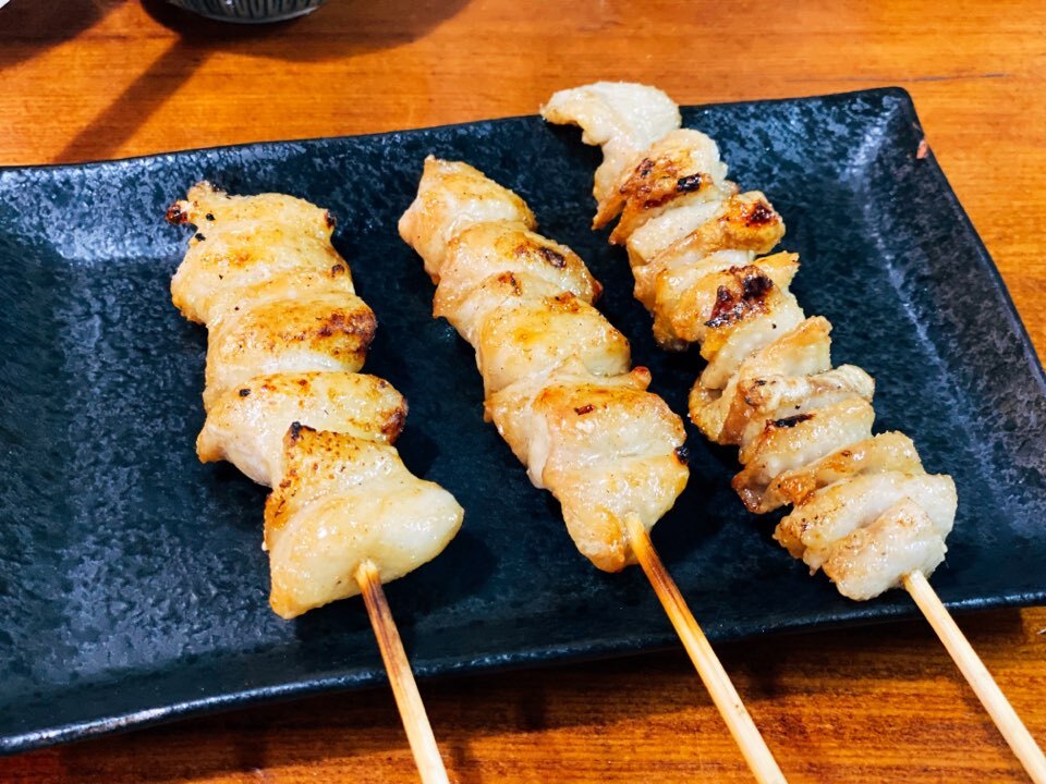 ぼんじり・鶏皮(各180円)