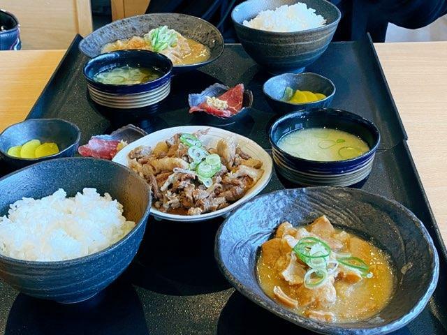 過去に訪問した際に注文した食べ比べ定食。