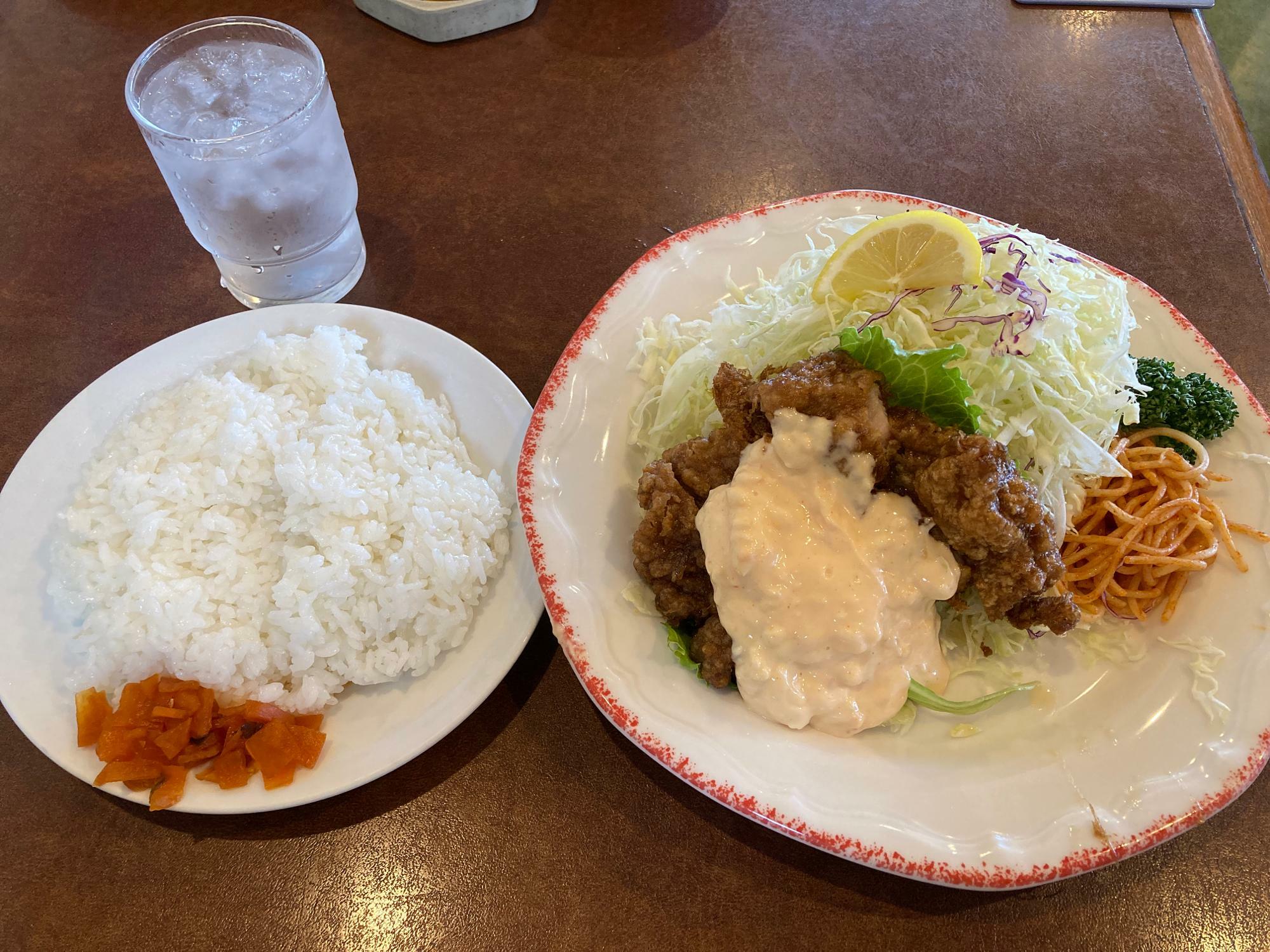 「チキン南蛮（サラダ・ライス付き）」1,150円（税込）※プラス50円で定食に変更可能。