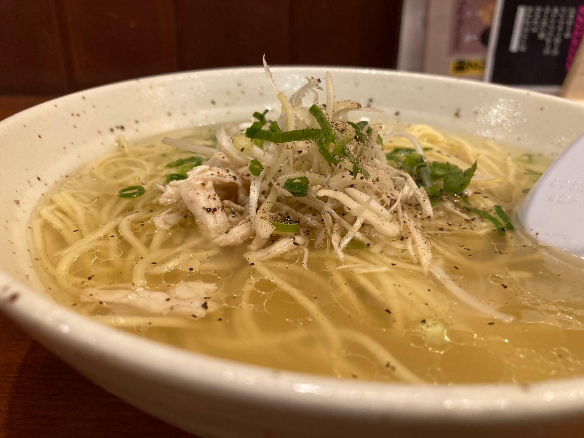 鶏塩ラーメン 693円