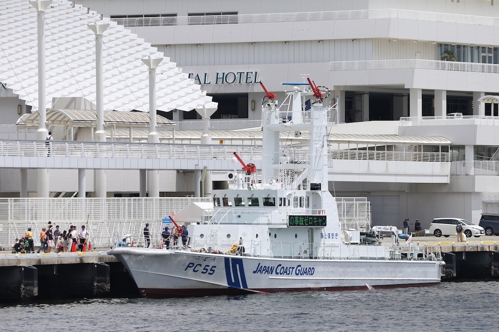 巡視艇「ふどう」　写真提供：神戸市港湾局