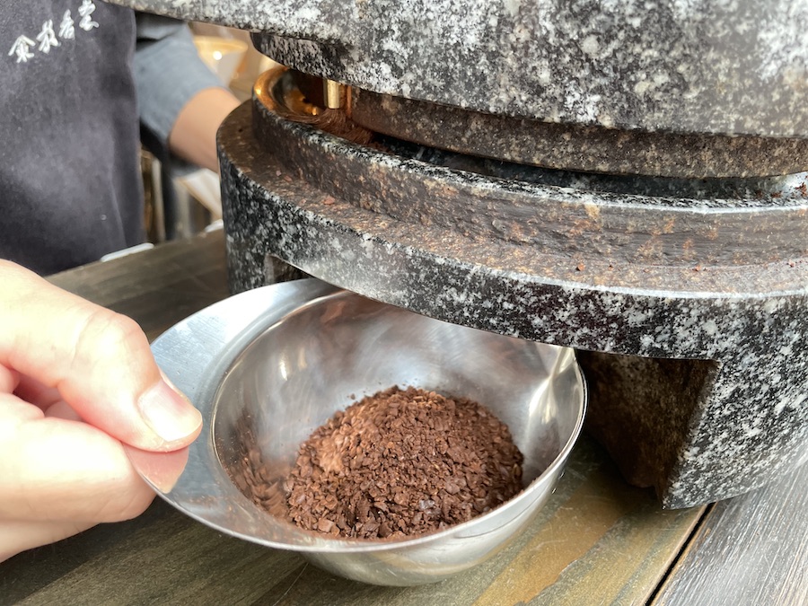 日本最古の珈琲店！石臼でゴリゴリと豆を挽いて飲むコーヒーって
