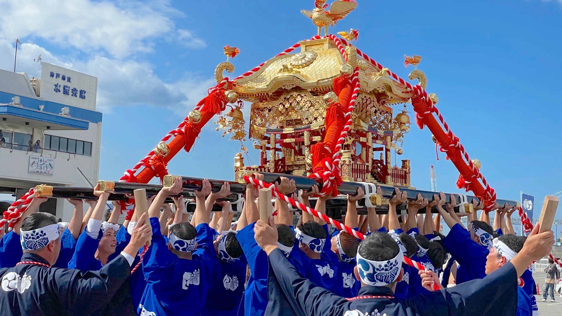 海を渡る神輿！」豊漁祈願と感謝を祈り、布団太鼓が練り合わせる秋まつり【神戸市・海神社】（Hinata Yoshioka） - エキスパート -  Yahoo!ニュース