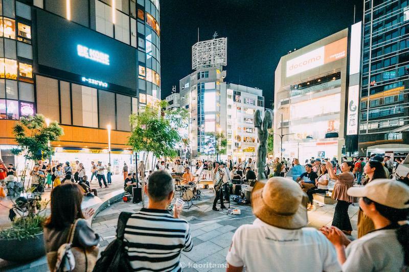 サンキタ広場で行われたライブパフォーマンスの様子 (写真/kaoritama)