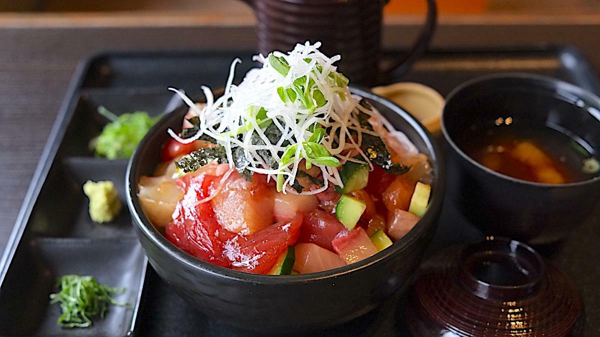 産直の極み海鮮丼&ひつまぶし御膳 1,850円(税込)