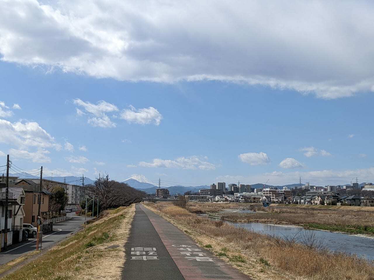 浅川沿いからの富士山