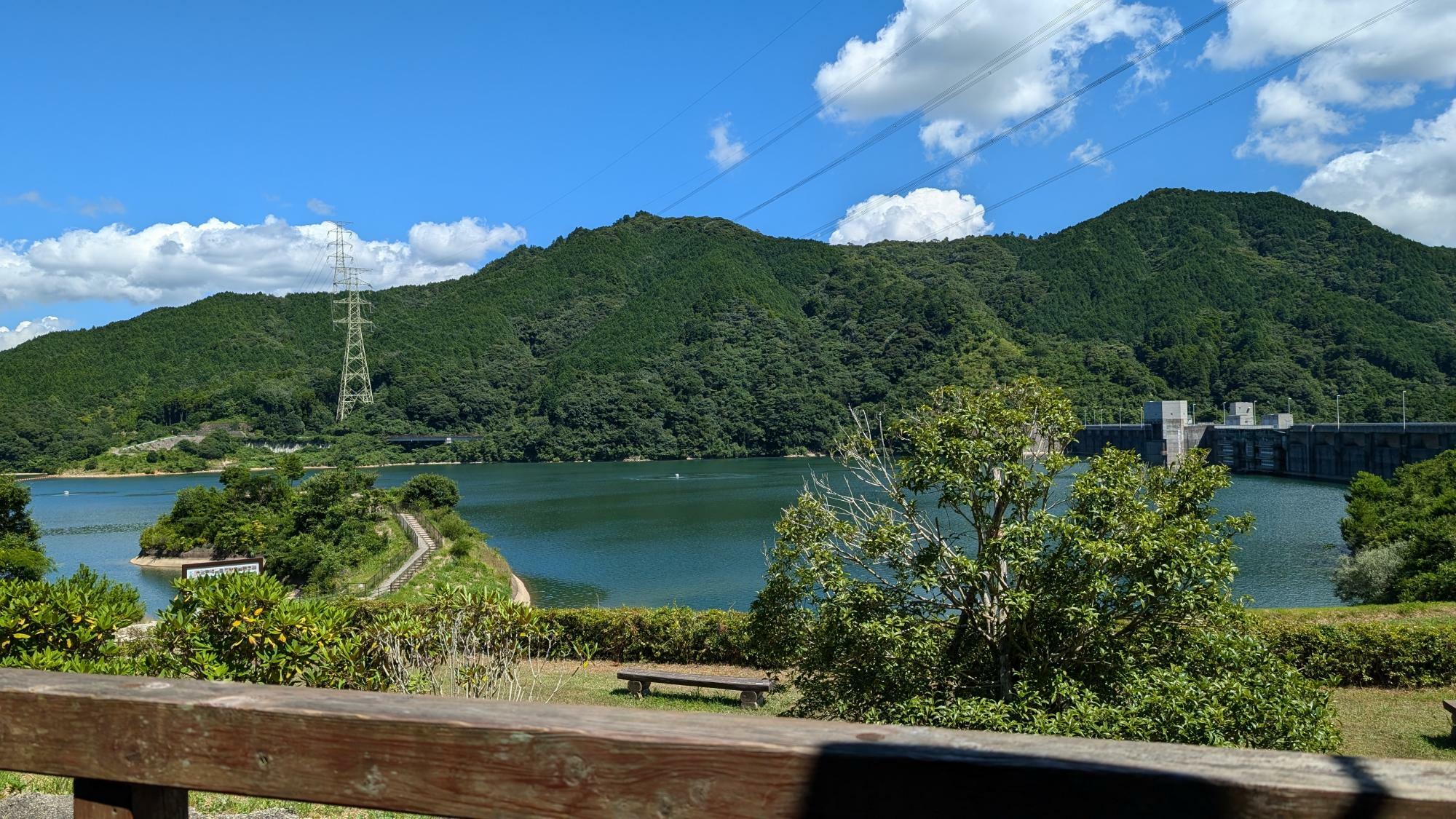 富士しゃくなげ湖から見る風景