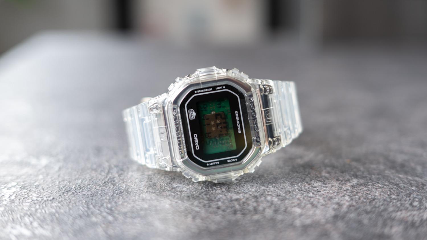 日本赤十字社創立130周年記念ロゴ入りG-ショック腕時計