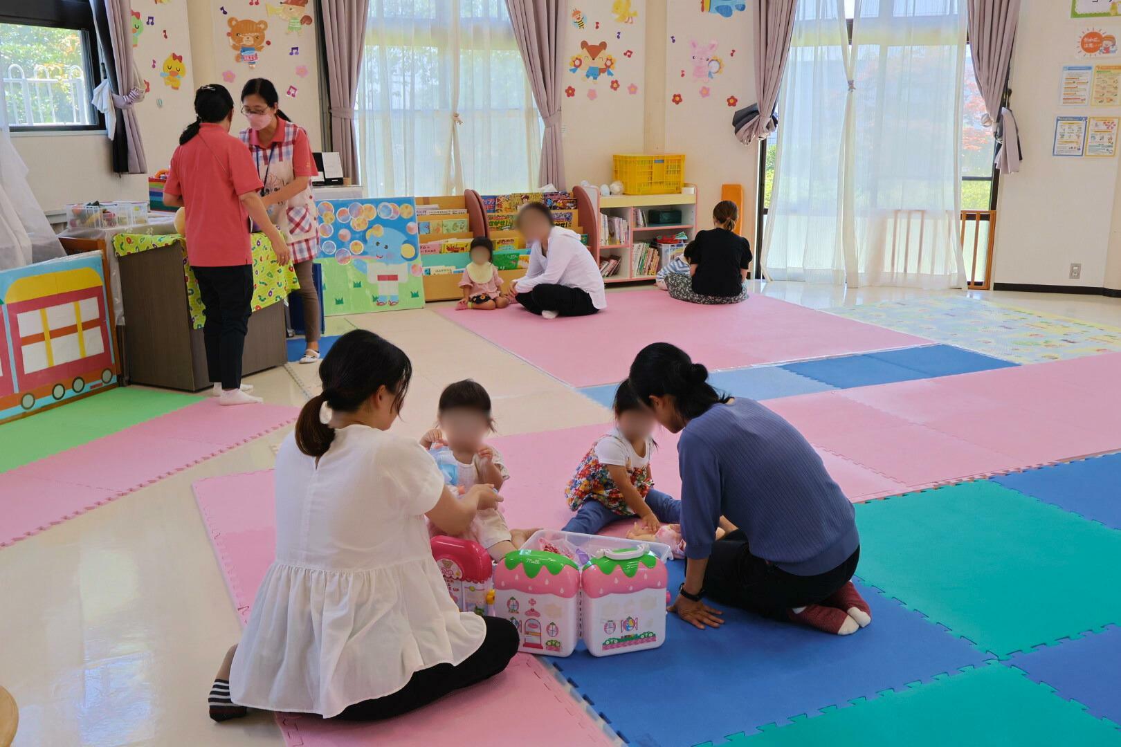 おもちゃで自由に遊べます