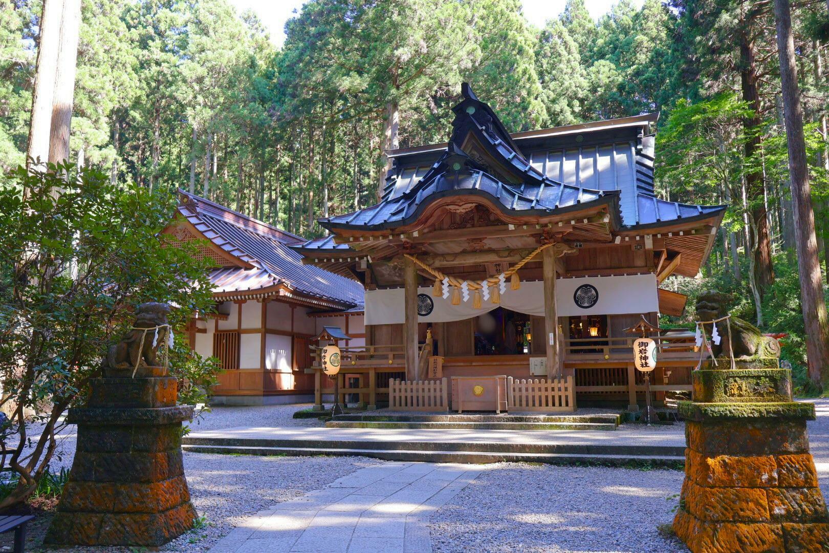 御岩神社