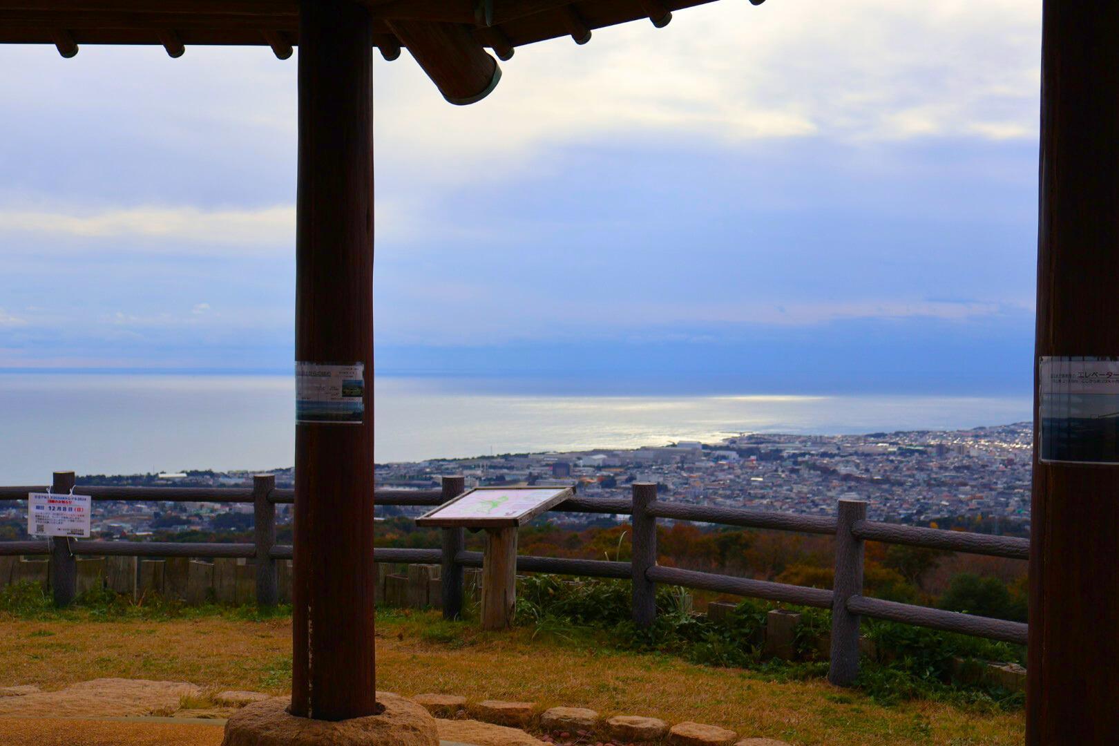 光に照らされた海が綺麗ですね