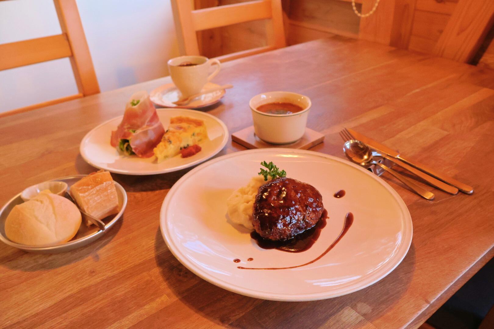 ハンバーグステーキ　デミミソソース※これにデザートが付きます