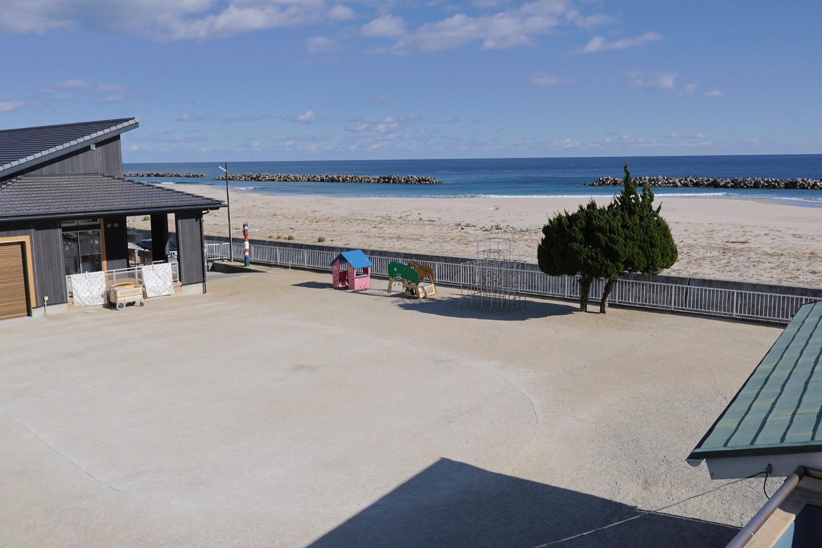 真っ青な空と海が一望できる同仁東保育園