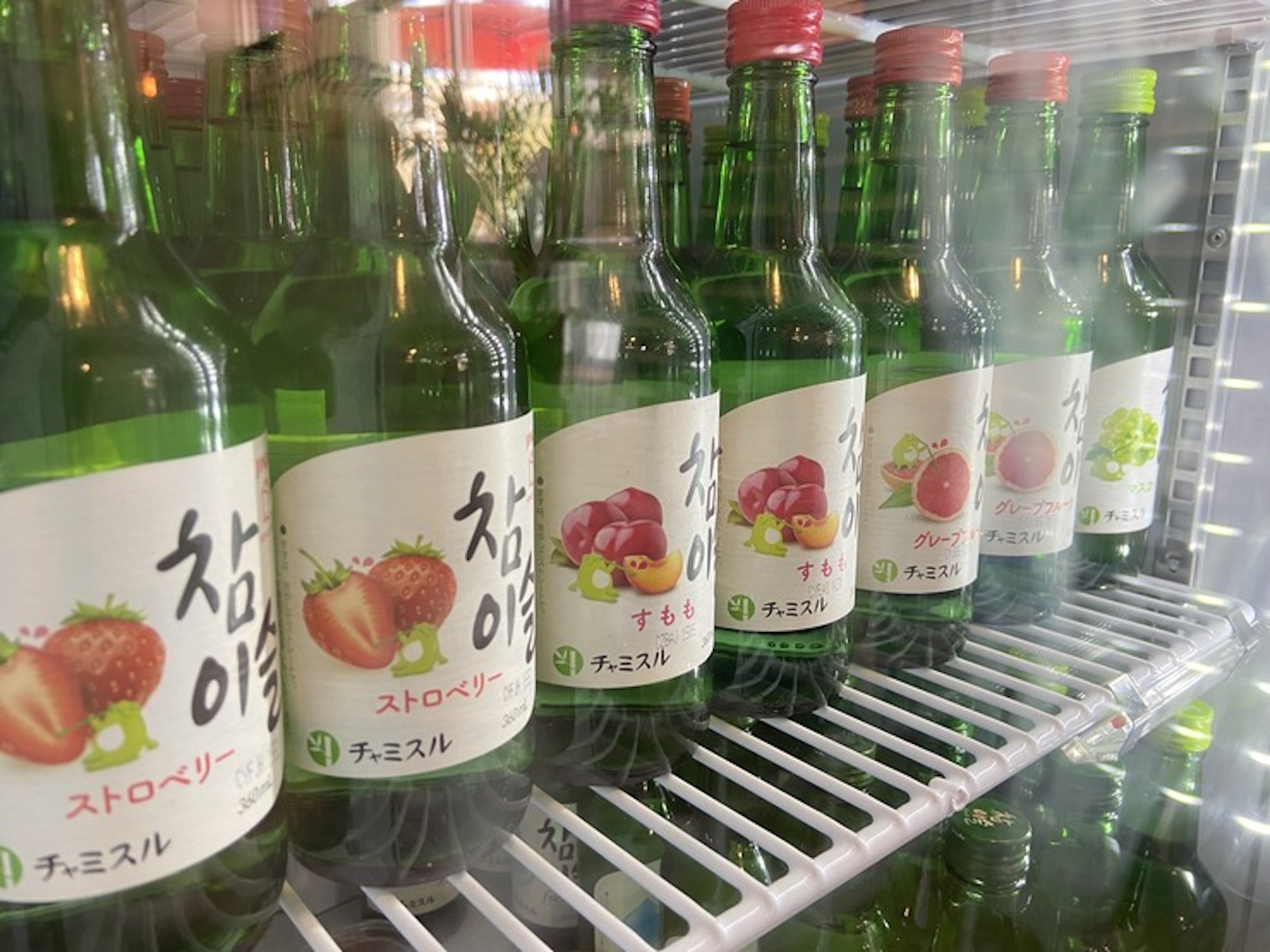 小瓶に入った韓国のお酒も販売されていました。