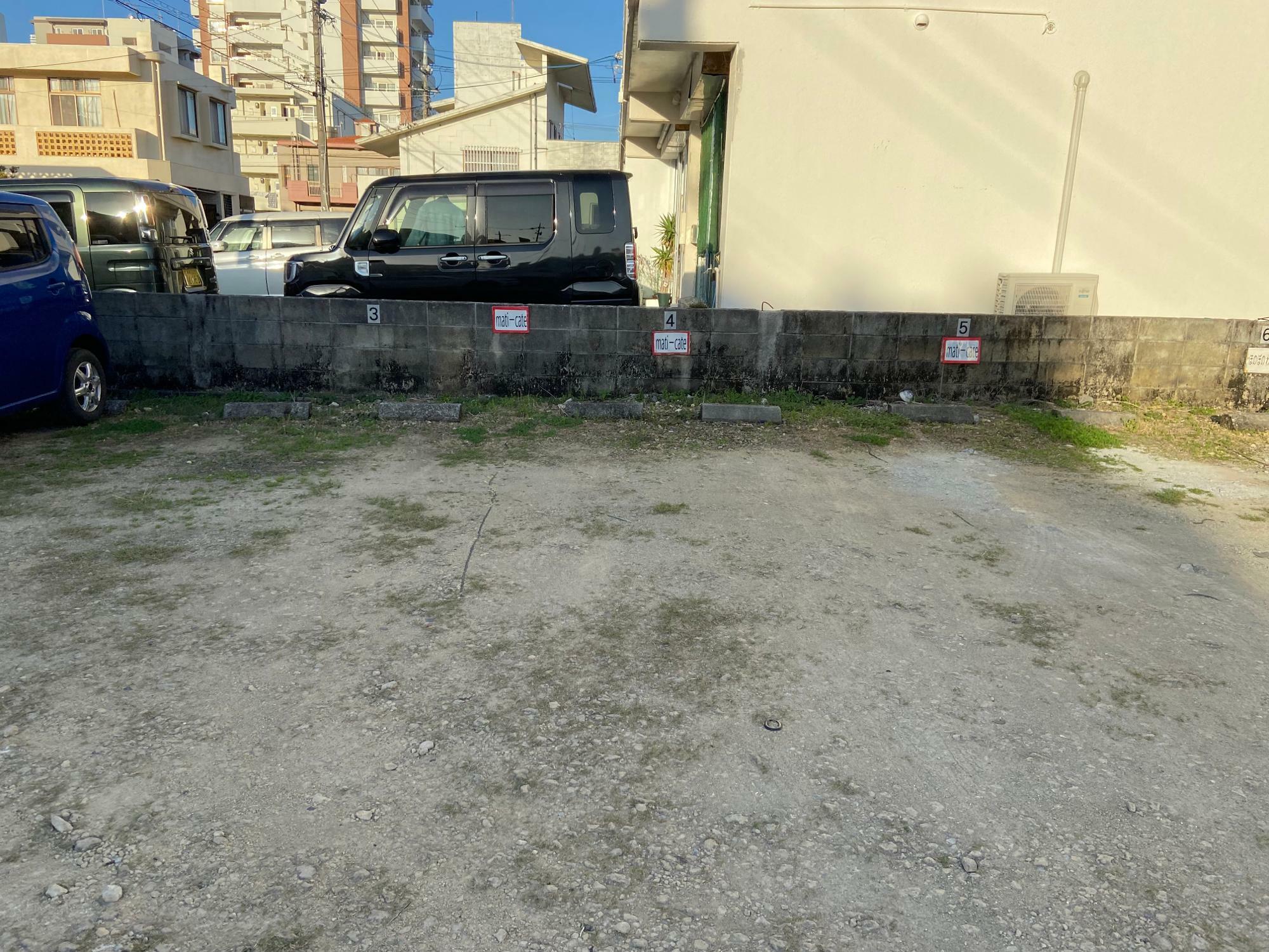 案内看板の場所に駐車を。