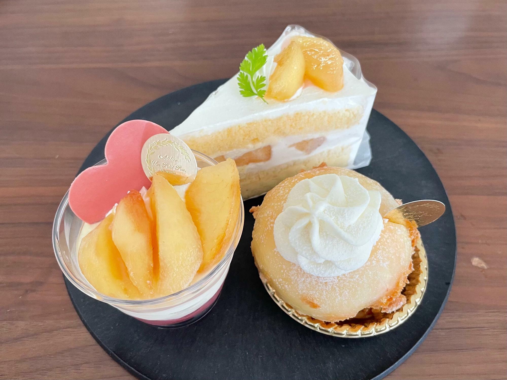 桃のケーキ全3種　計1,780円　なかなかのお値段でしたがどれも美味しいやつでした。