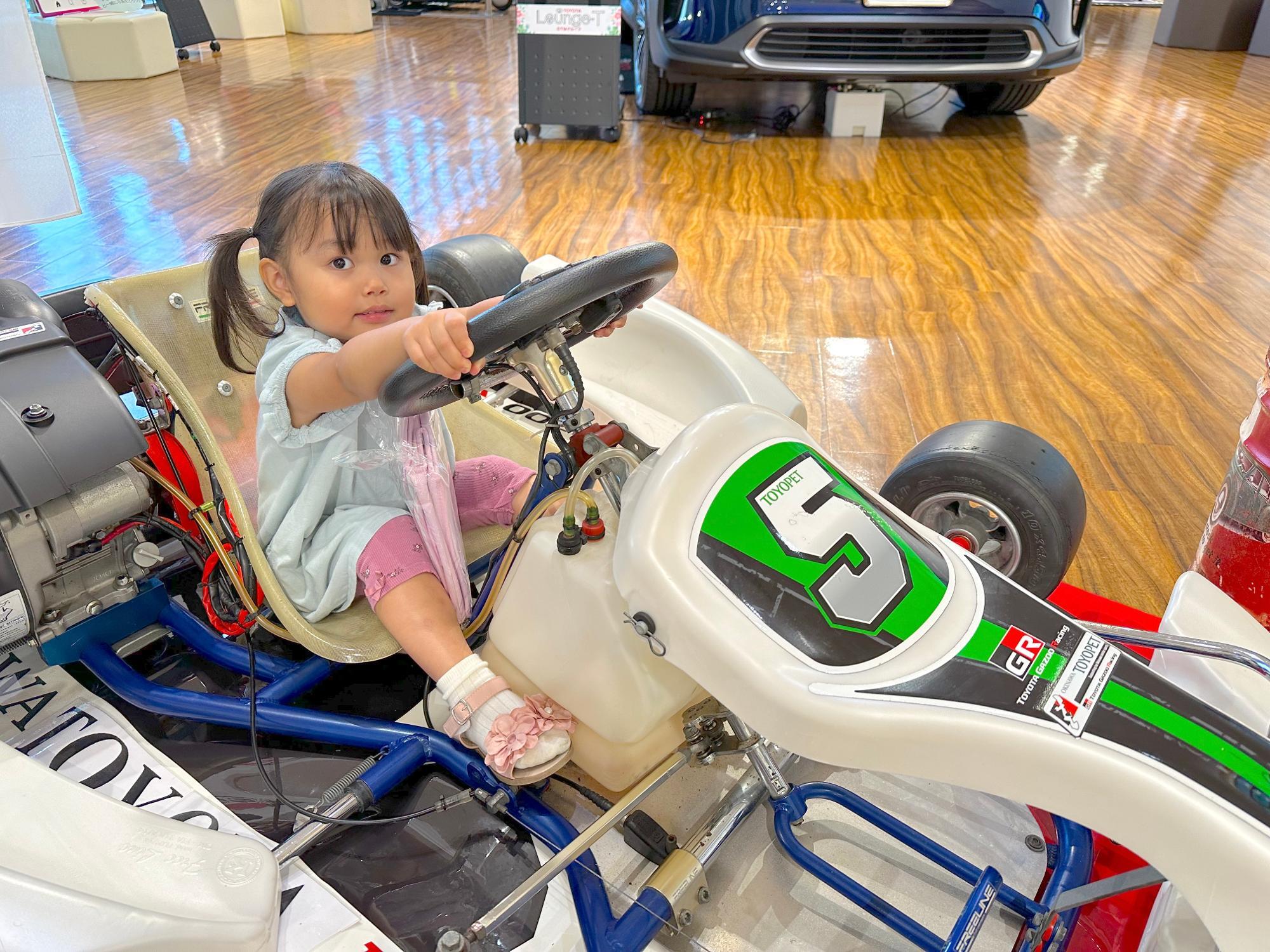 3歳の次女が座ってちょうどいいスペースでした。