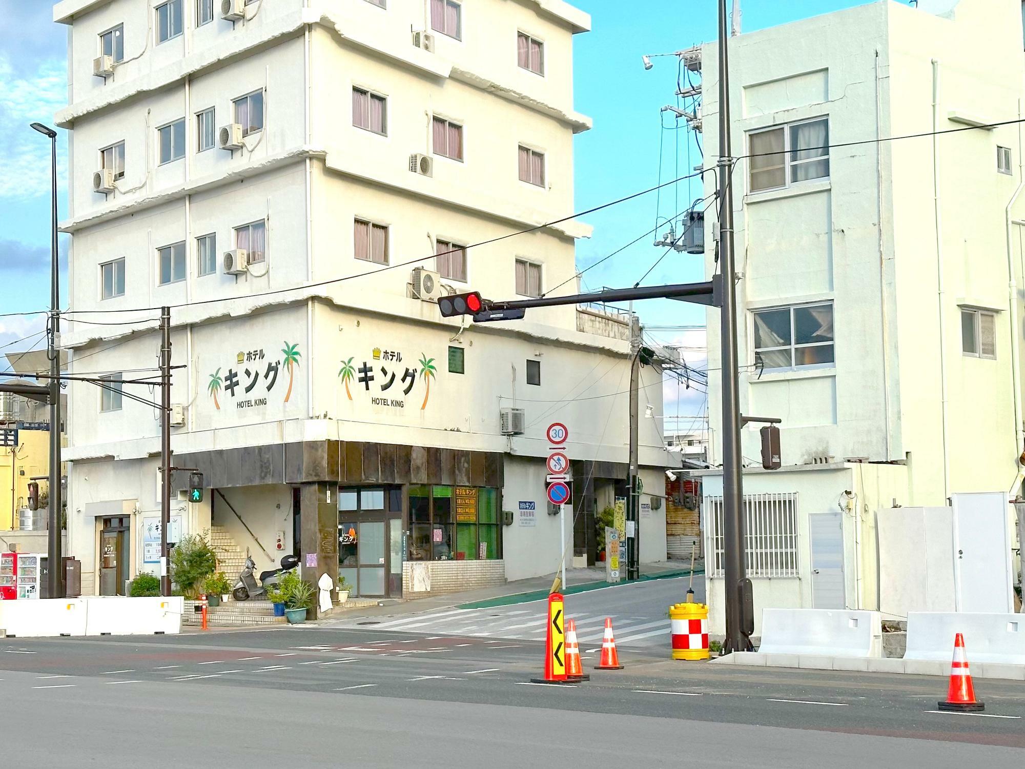 58号線沿いから屋富祖大通りへの入り口