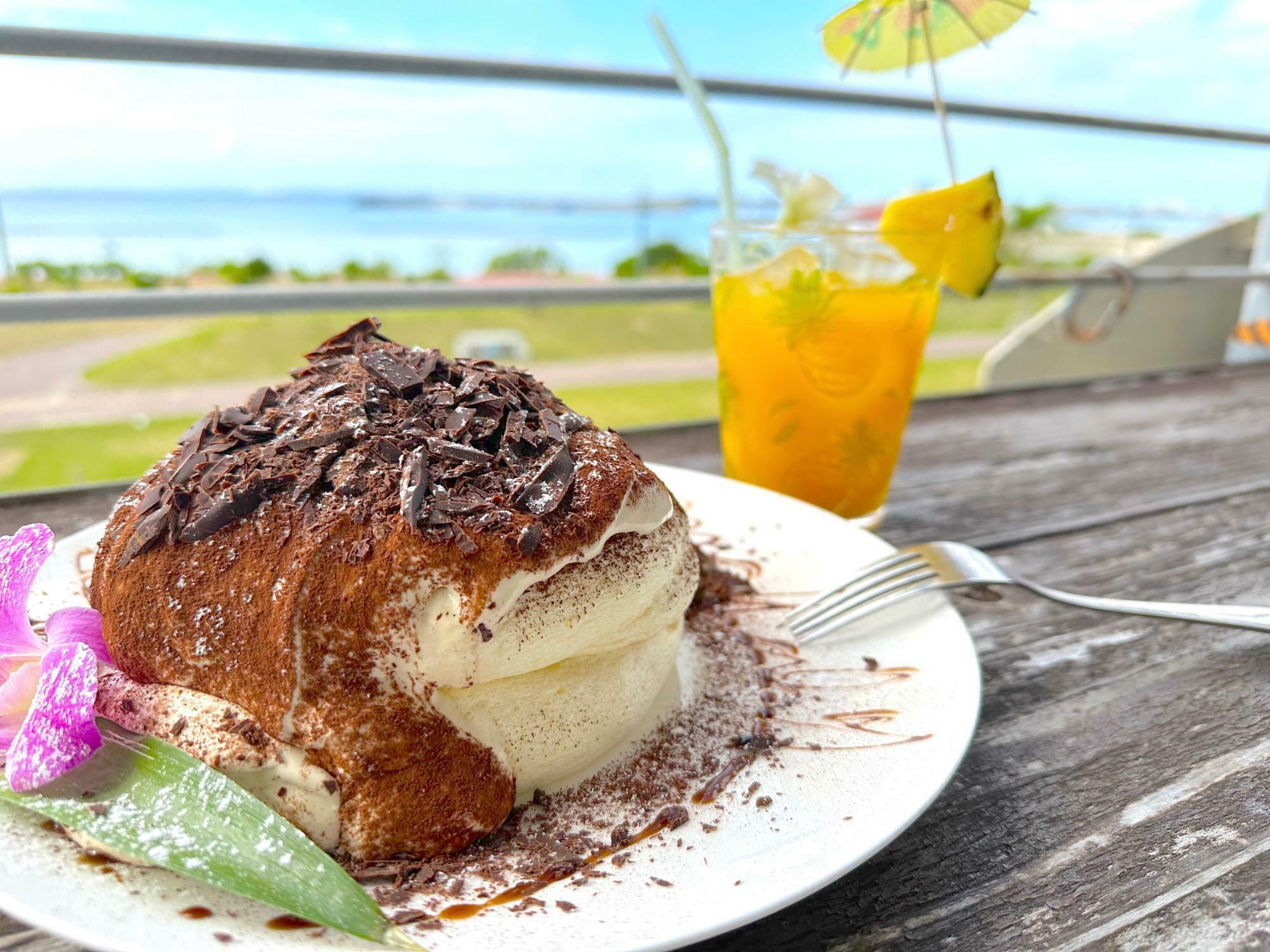 Hawaiian Pancake Cafe KOA（糸満市塩崎）ティラミスパンケーキ　ドリンク付　1,780円　イーアス豊崎から車で6分の距離でした。