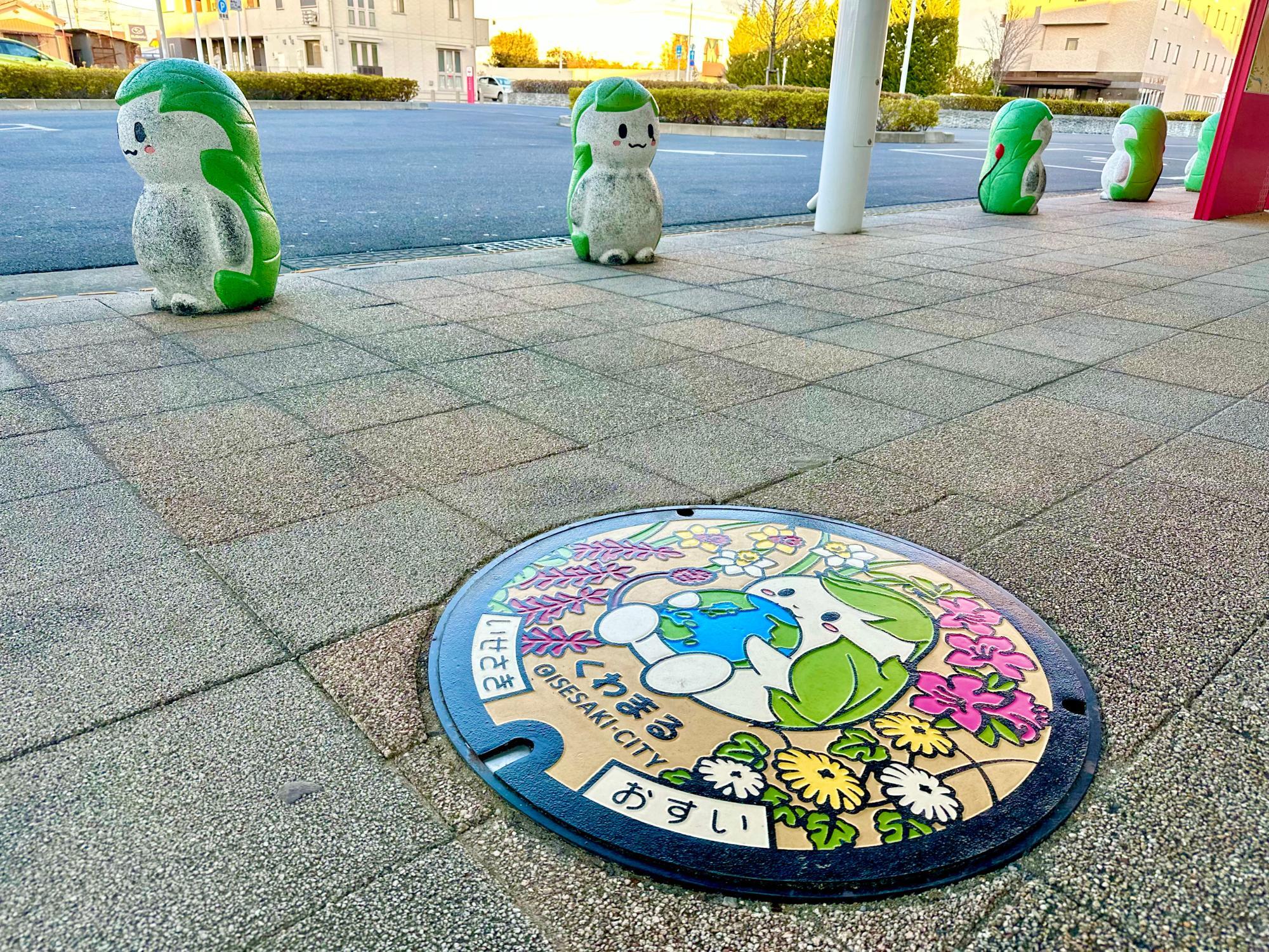 伊勢崎駅北口のマンホール