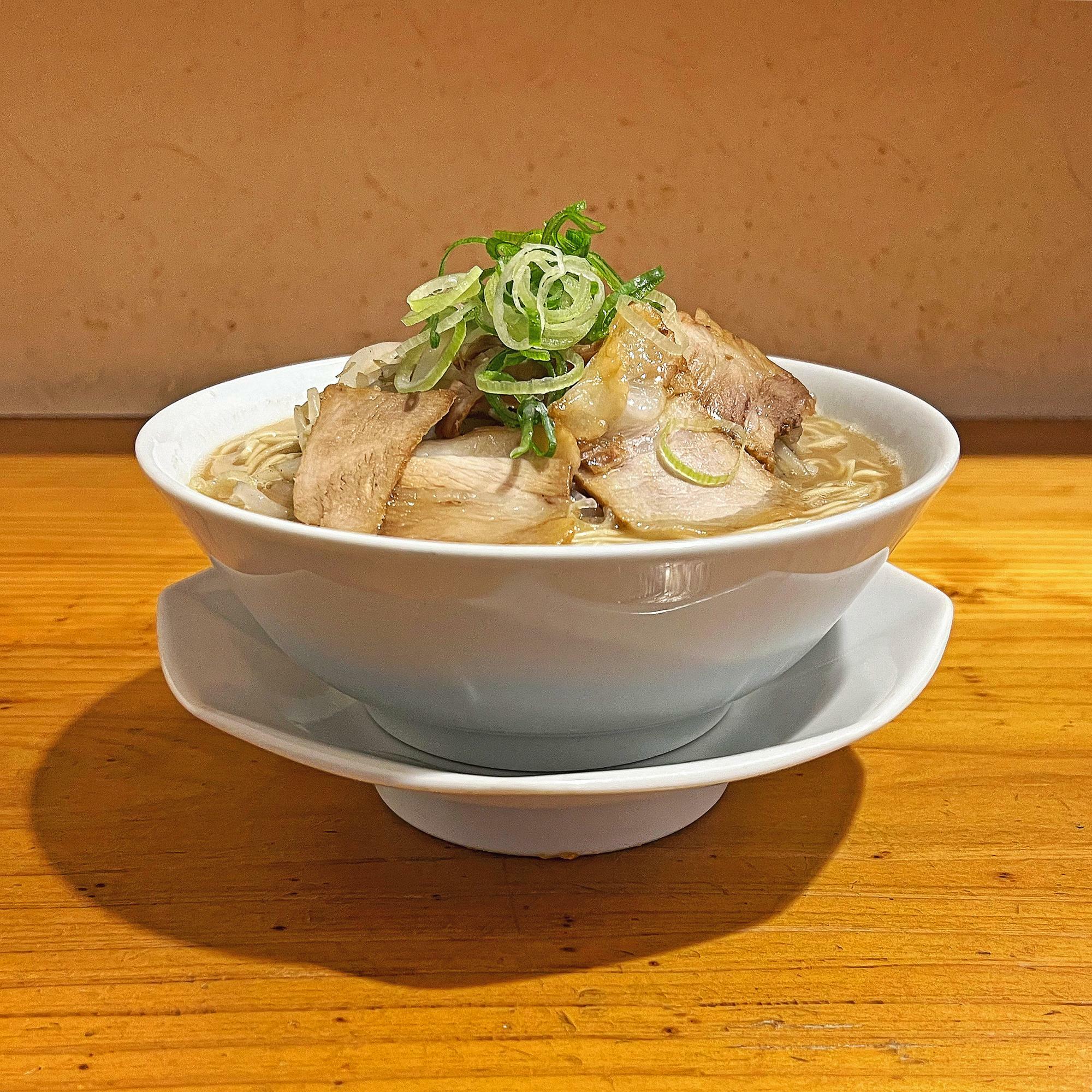 大盛みそ豚骨ラーメン。チャーシューもいっぱいで腹ペコの時はコレがもう最高でした。