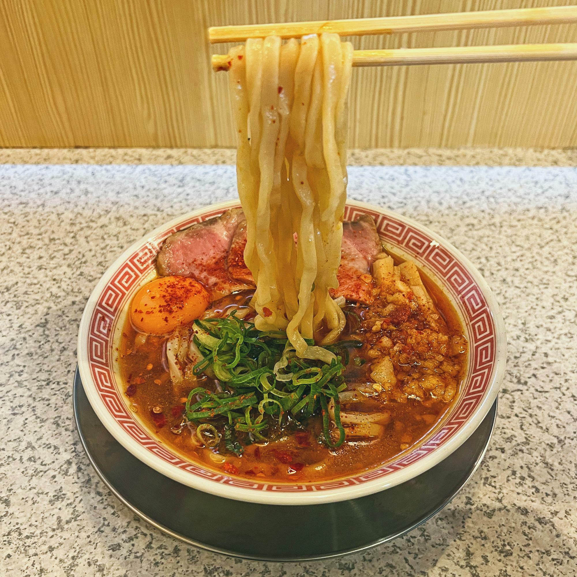 人気メニュー2トップの一つ「辛いラーメン」