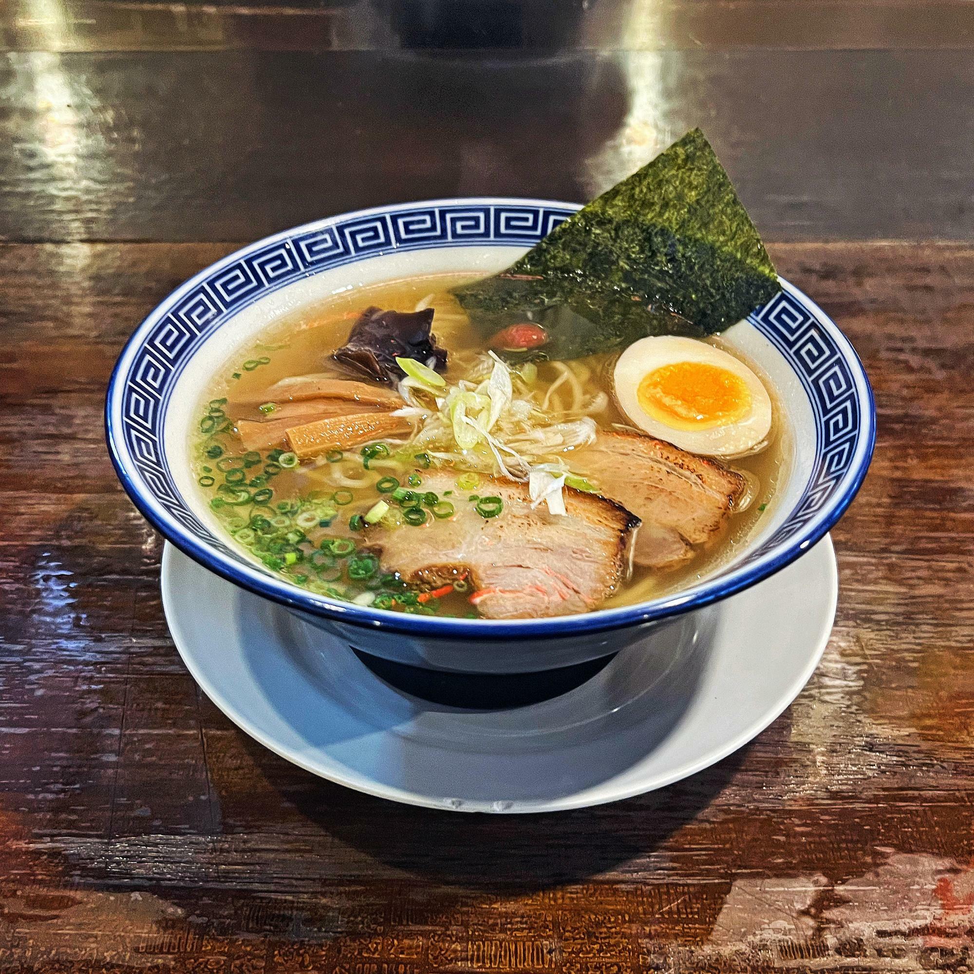 久屋を代表する「大江戸ラーメン」に玉子をトッピング