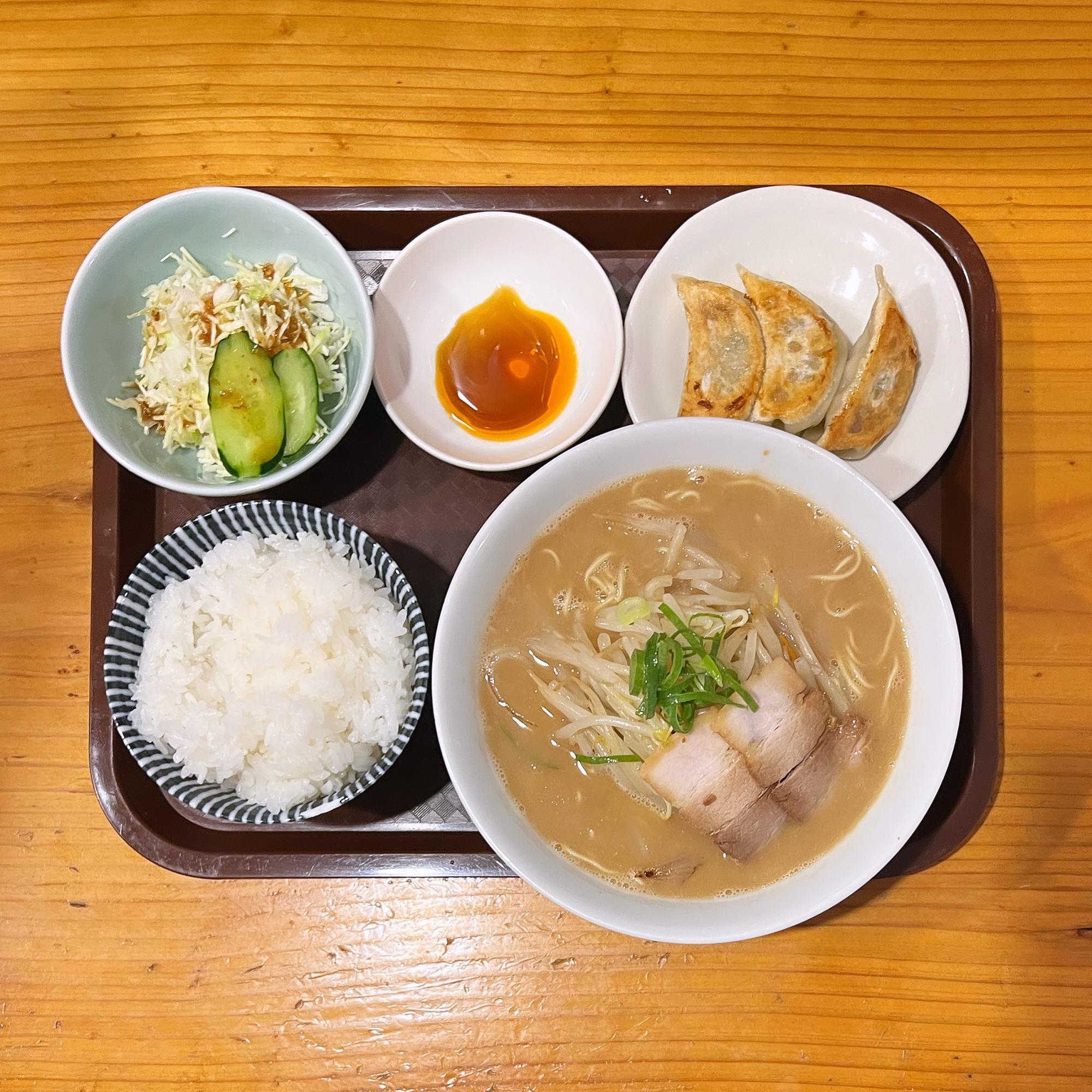 みそ豚骨ラーメンセット（小めし・餃子3コ・サラダ付）