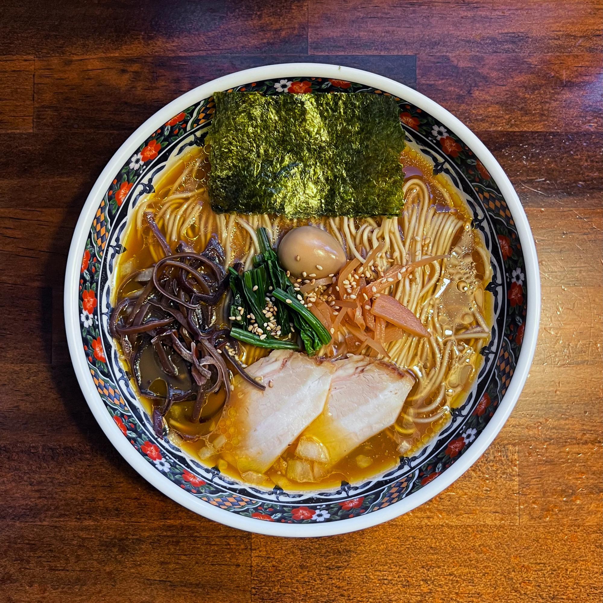 朝ラーメンという別の顔を持つ豚＆節が特徴の中華そば店《福岡