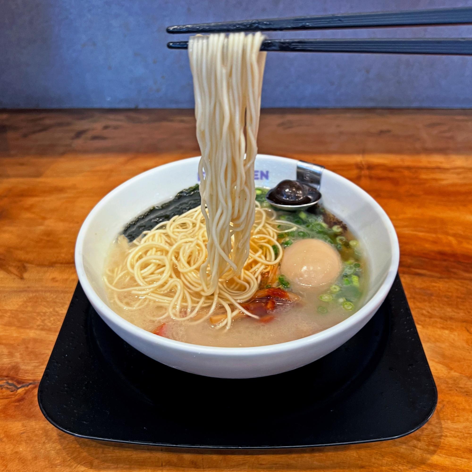 豚骨ラーメン 🔥 Shrimp × Tonkotsu = Unstoppable. ここでしか食べられません