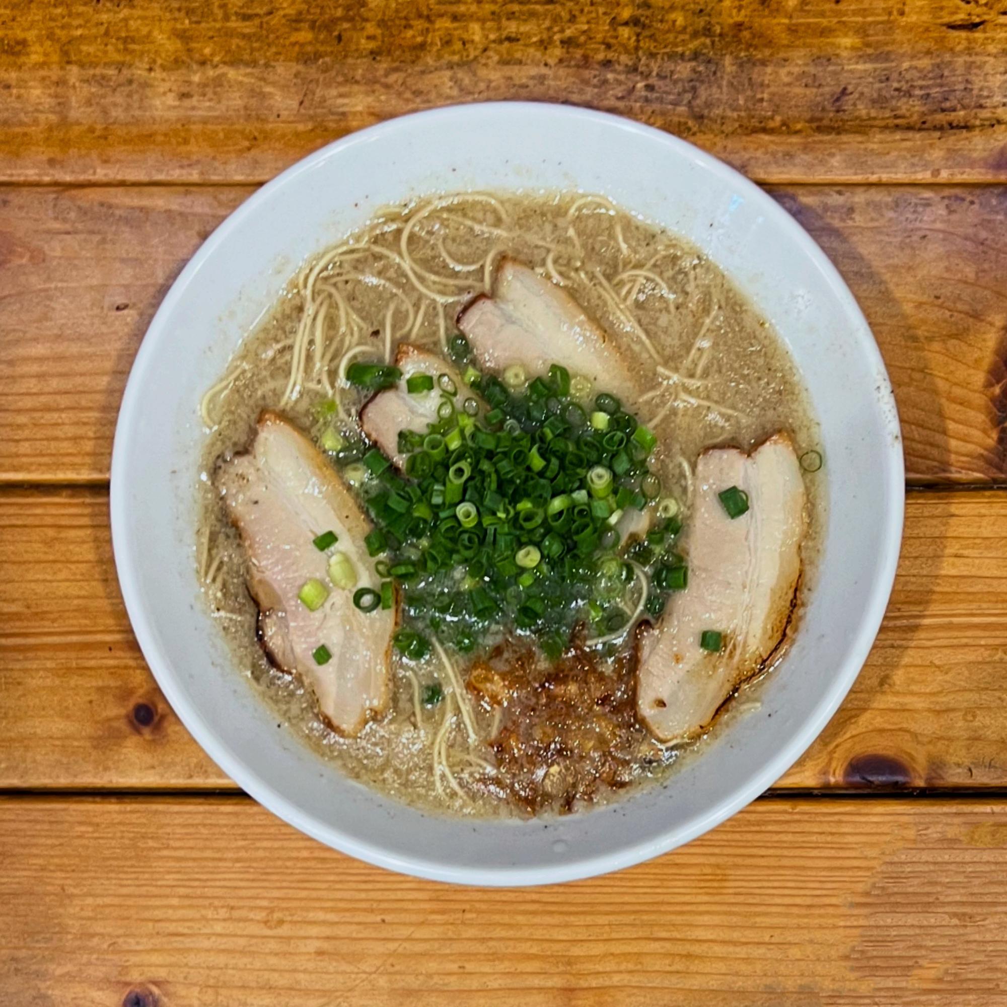 ラーメン 煮干し醤油ら〜麺 ¥900- #麺屋吟治zero #笹塚ランチ #笹塚
