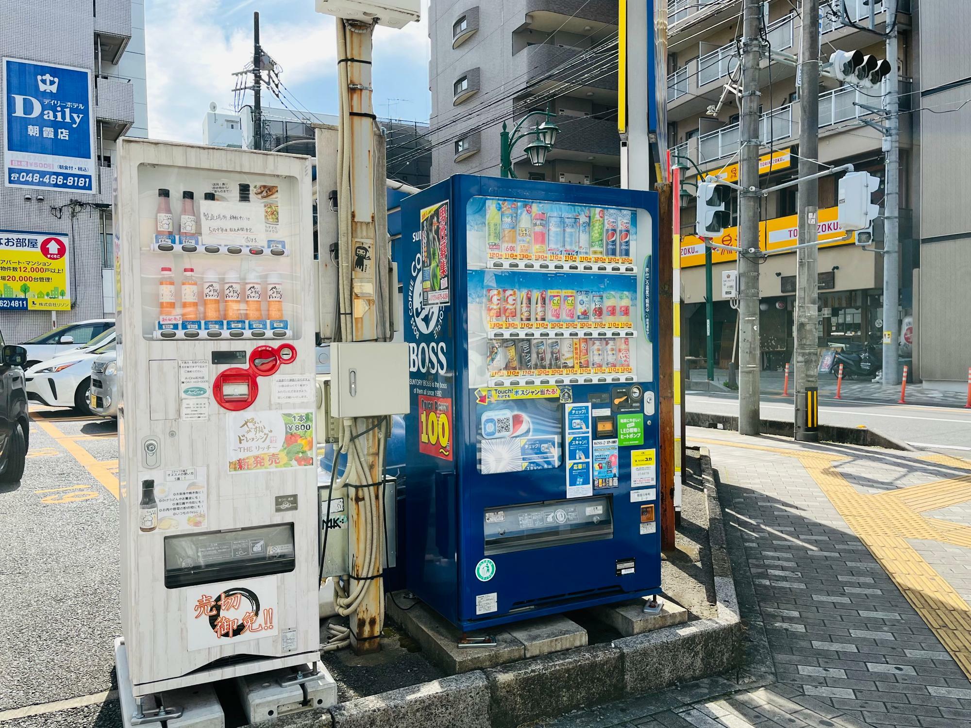 朝霞市仲町に設置された自動販売機です。