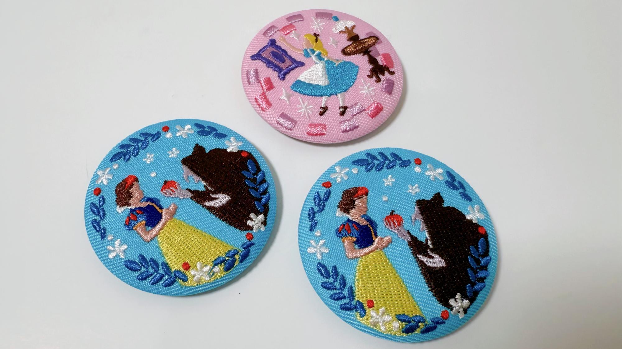 話題】大人気！ディズニーの刺繍缶バッジ食玩を開封レビュー