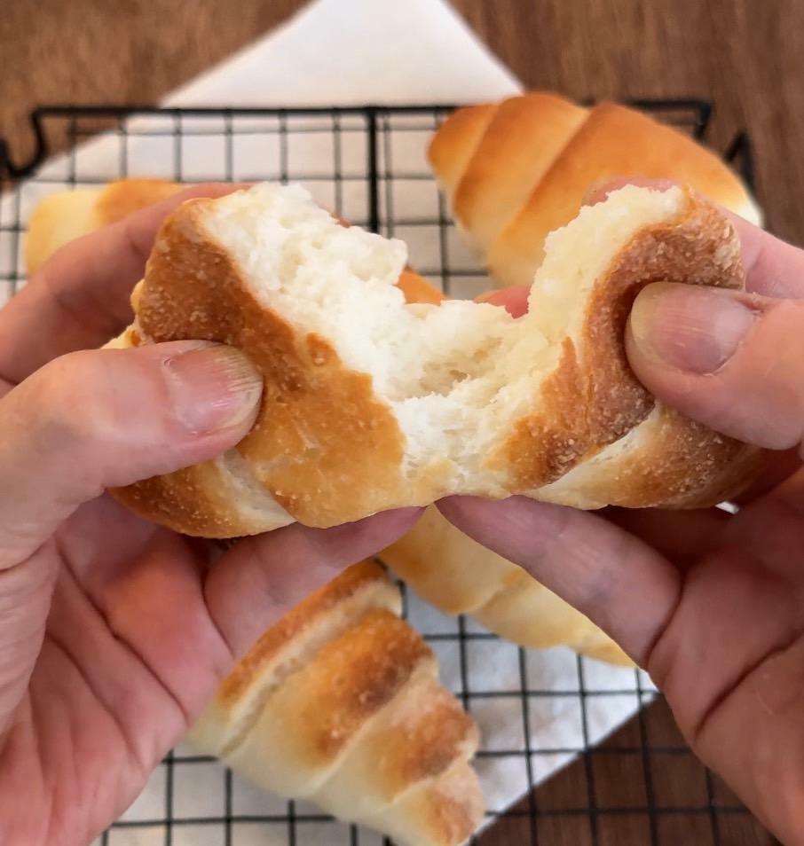 ふんわり食感はバターロールみたいです。