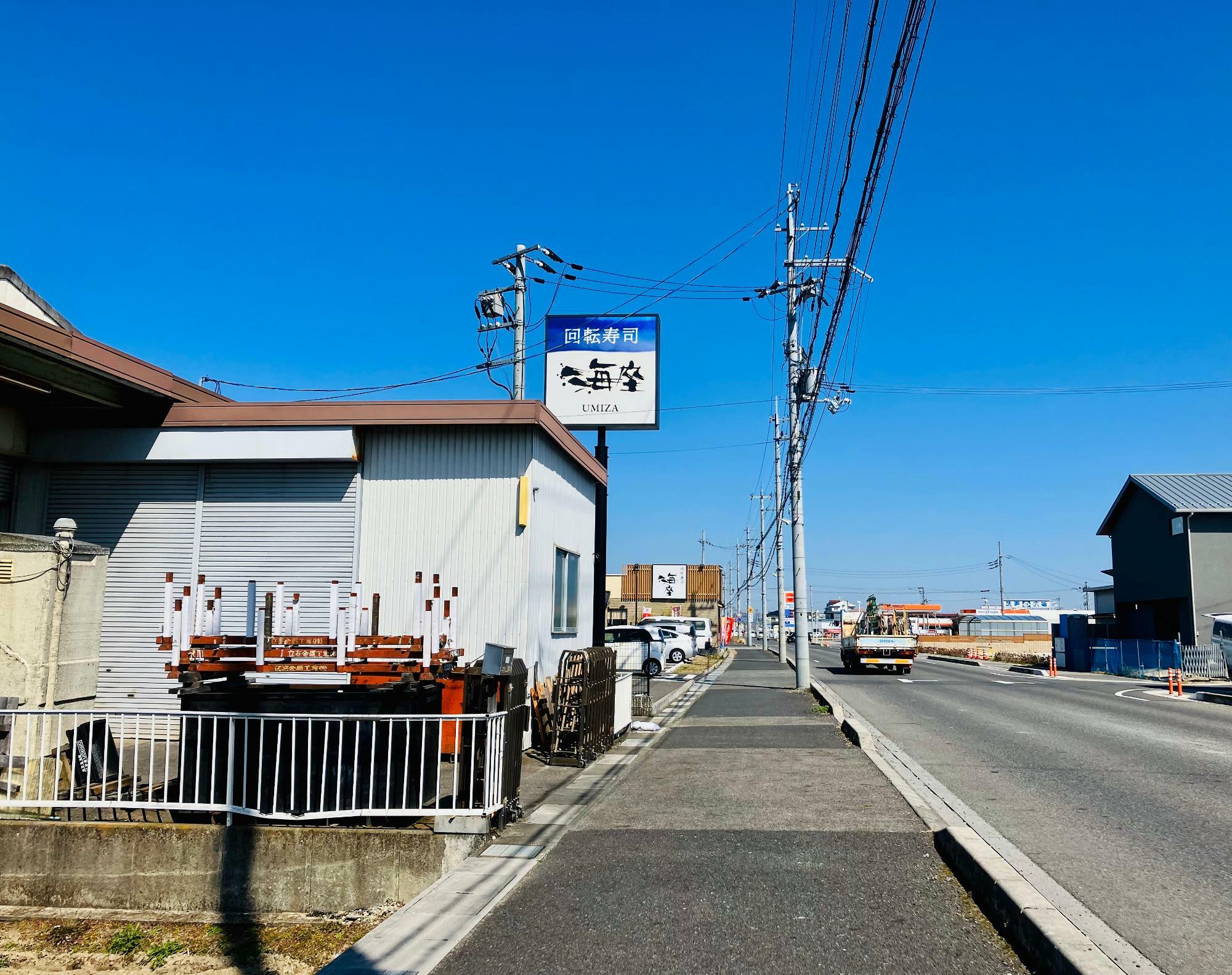 ※店舗は、回転寿司「海座栗東大宝西店」さんの斜め向かいにあります。