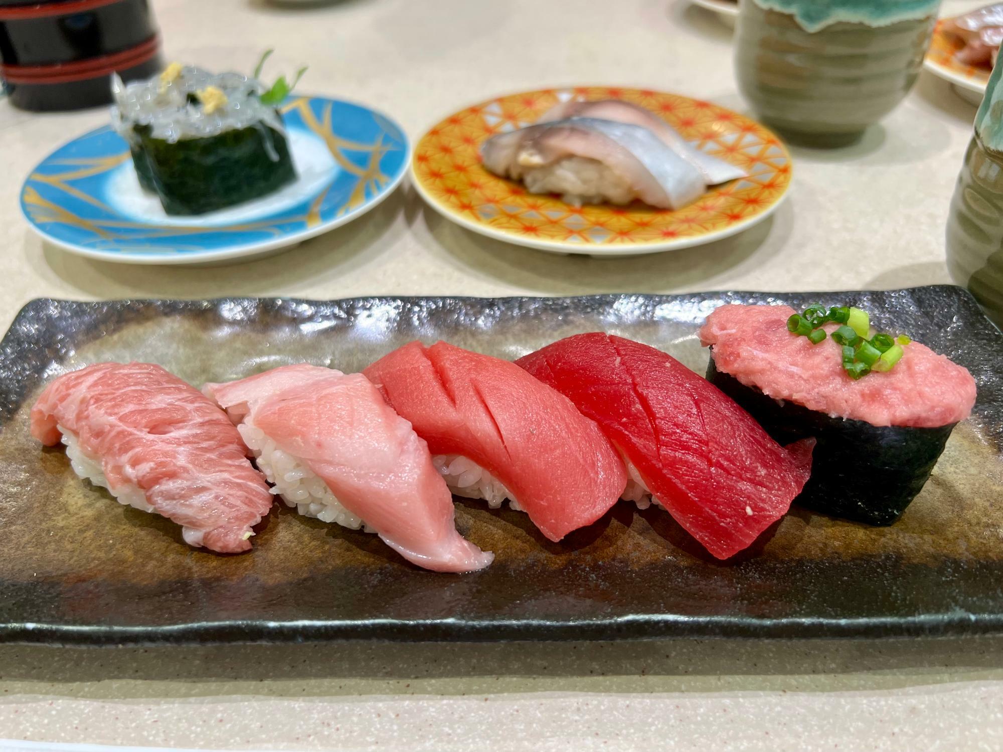 マグロ豪華5点盛り（1364円）