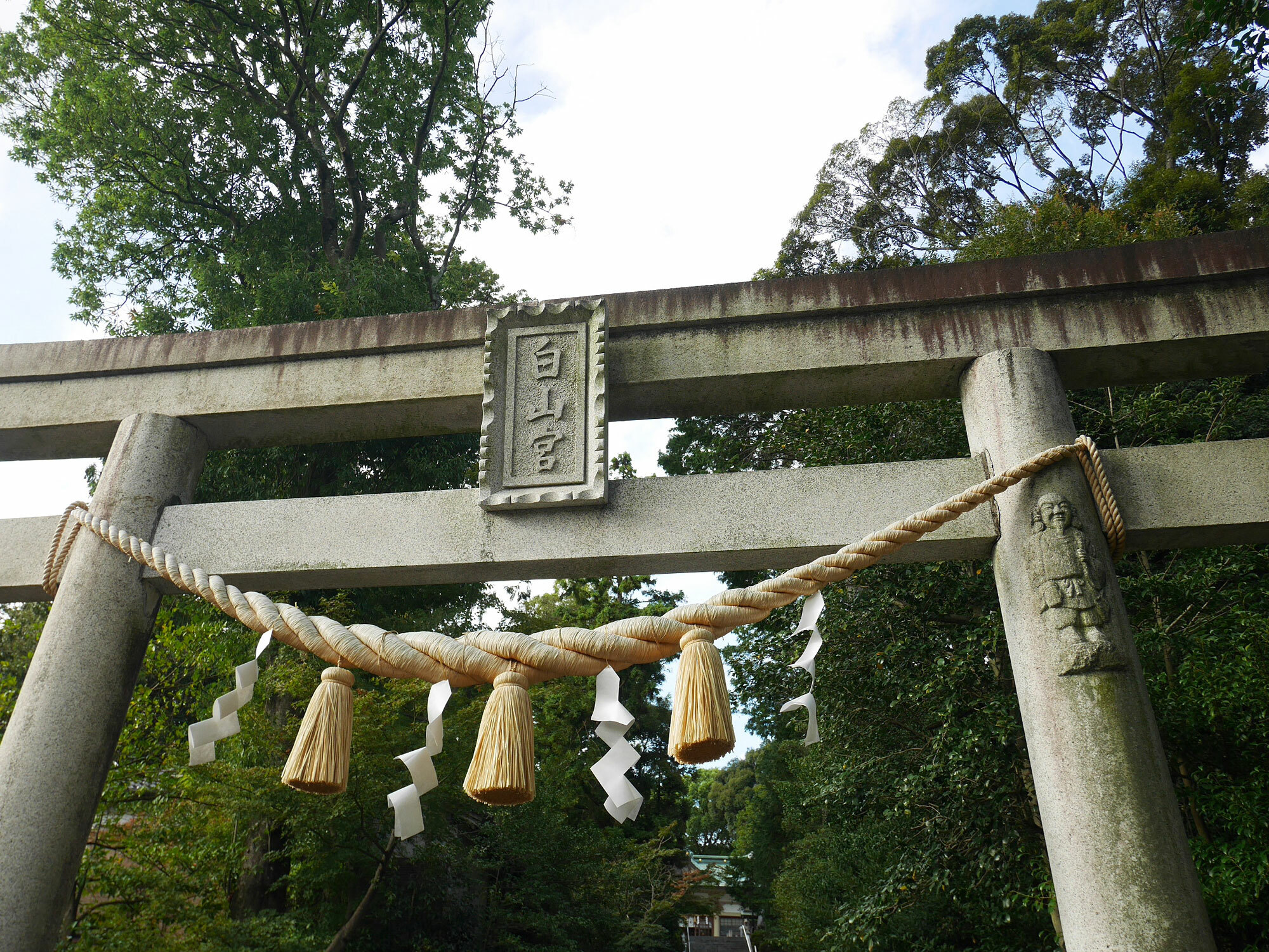 鳥居の人物