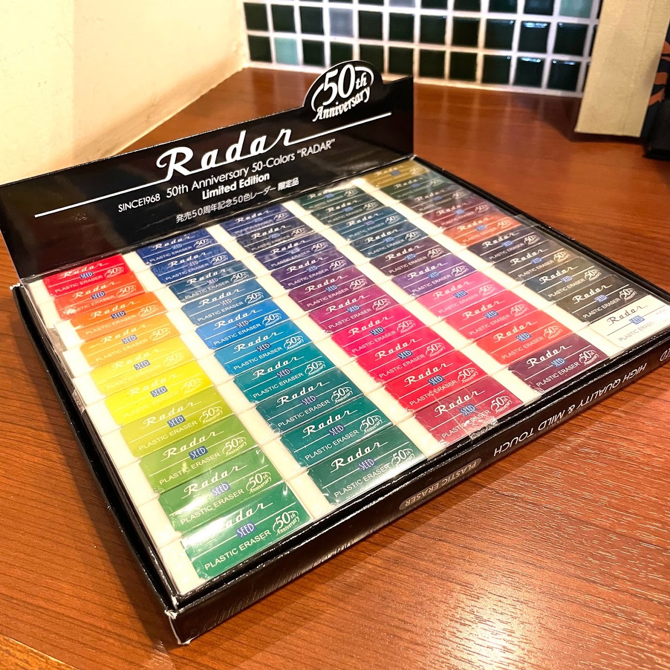 世界一美しい消しゴムセット!「発売50周年記念50色レーダー限定品