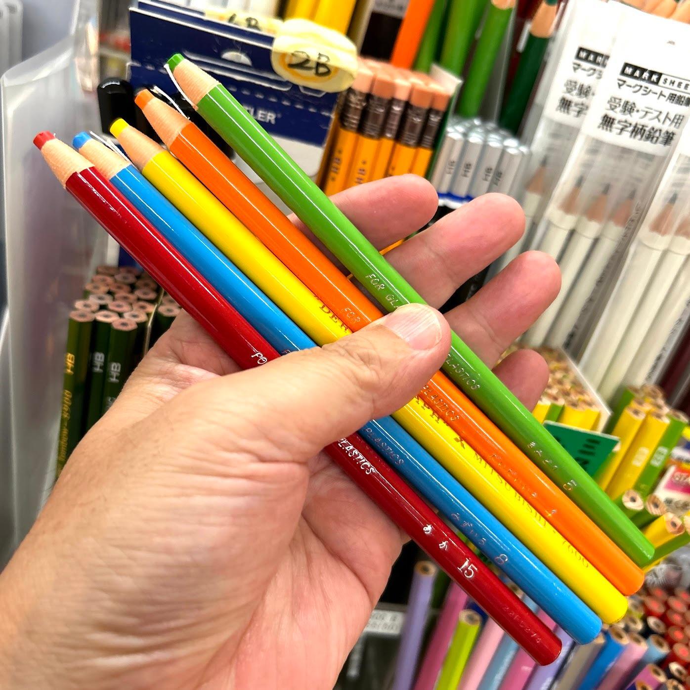 削らない色鉛筆!「ダーマトグラフ」紙で巻いてあるのには理由が 削らない色鉛筆!「ダーマトグラフ」紙で巻いてあるのには理由が