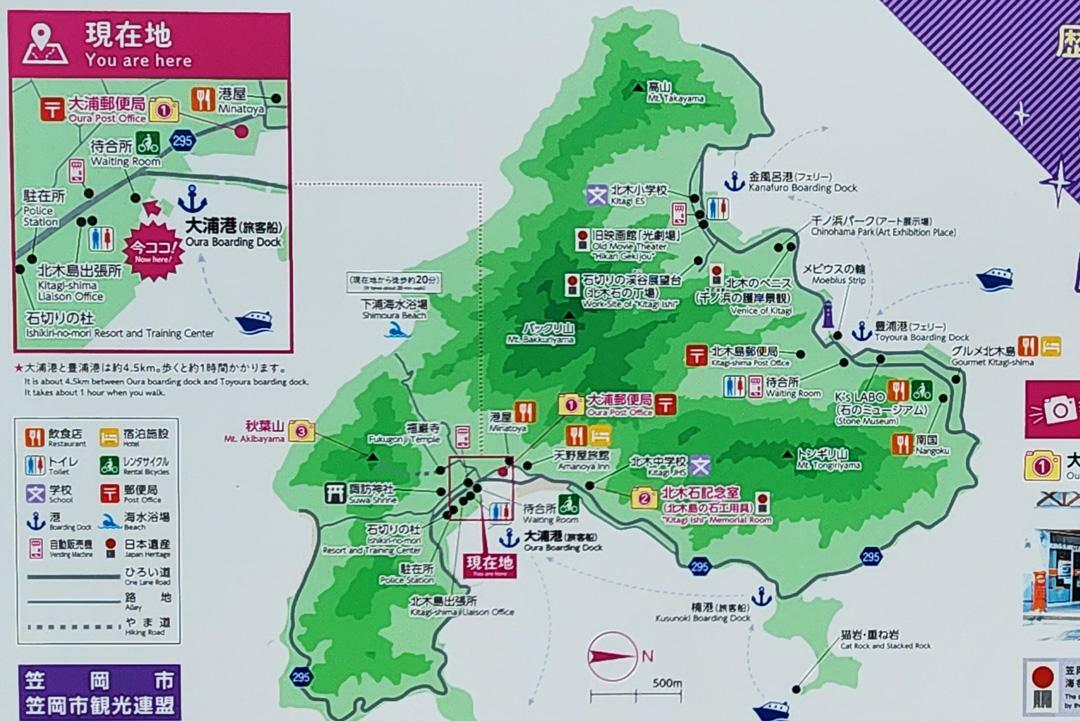 案内看板の「現在地」と書かれてある付近。フェリーの到着地は地図の右上あたりなので、かなり離れています。