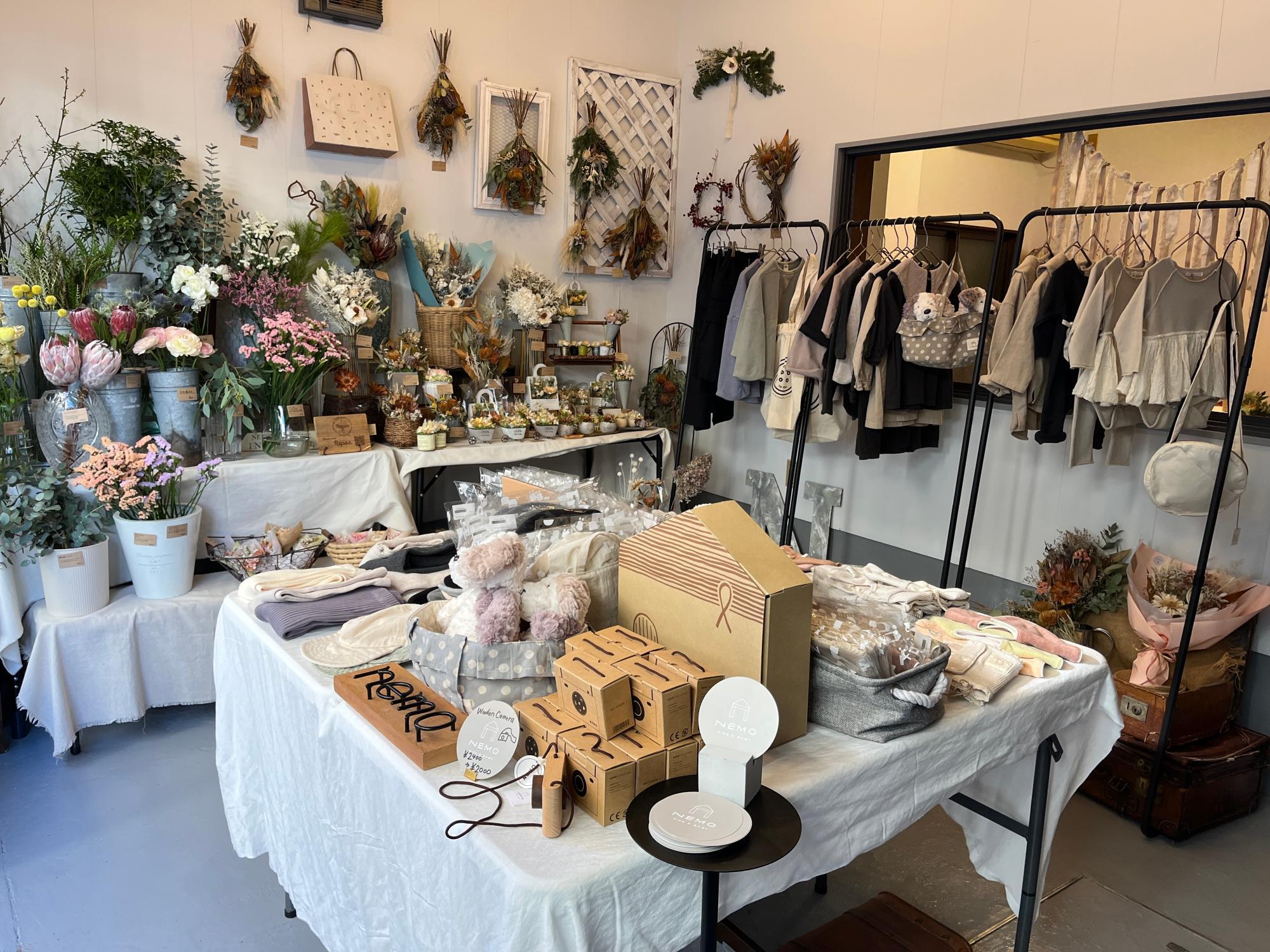 生駒市 201807 生駒市】生駒駅南側に子供服とお花のショップが同時オープン