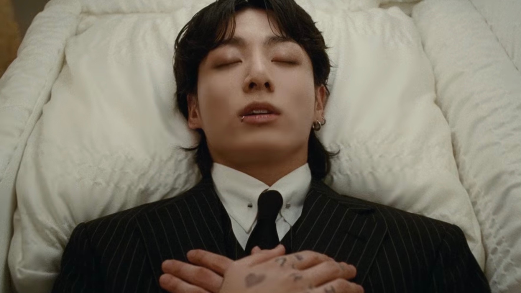 BTS】ジョングクの葬式シーン！？待望の新曲「SEVEN」MV完全解説！歌詞