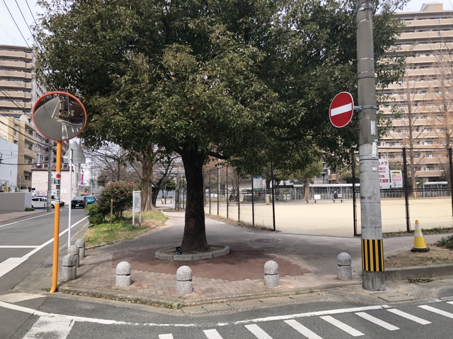 西鉄平尾駅から日赤通り方面へ歩くと見える堀川公園