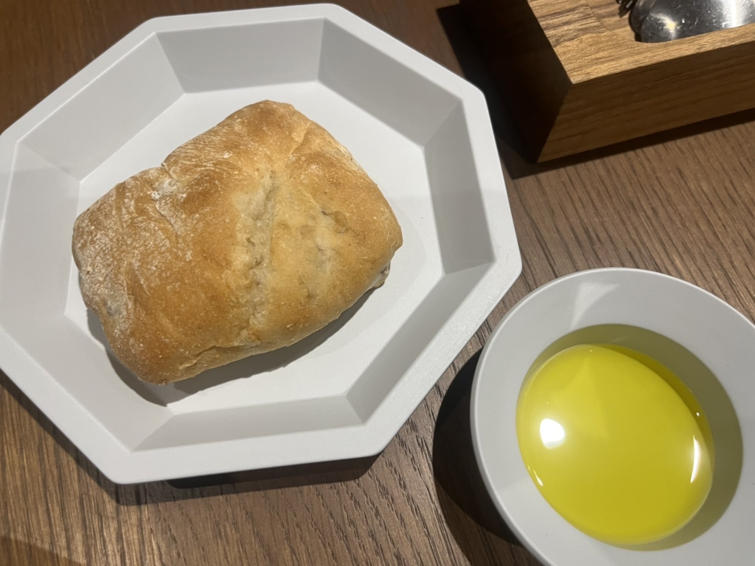 パンとオリーブオイル