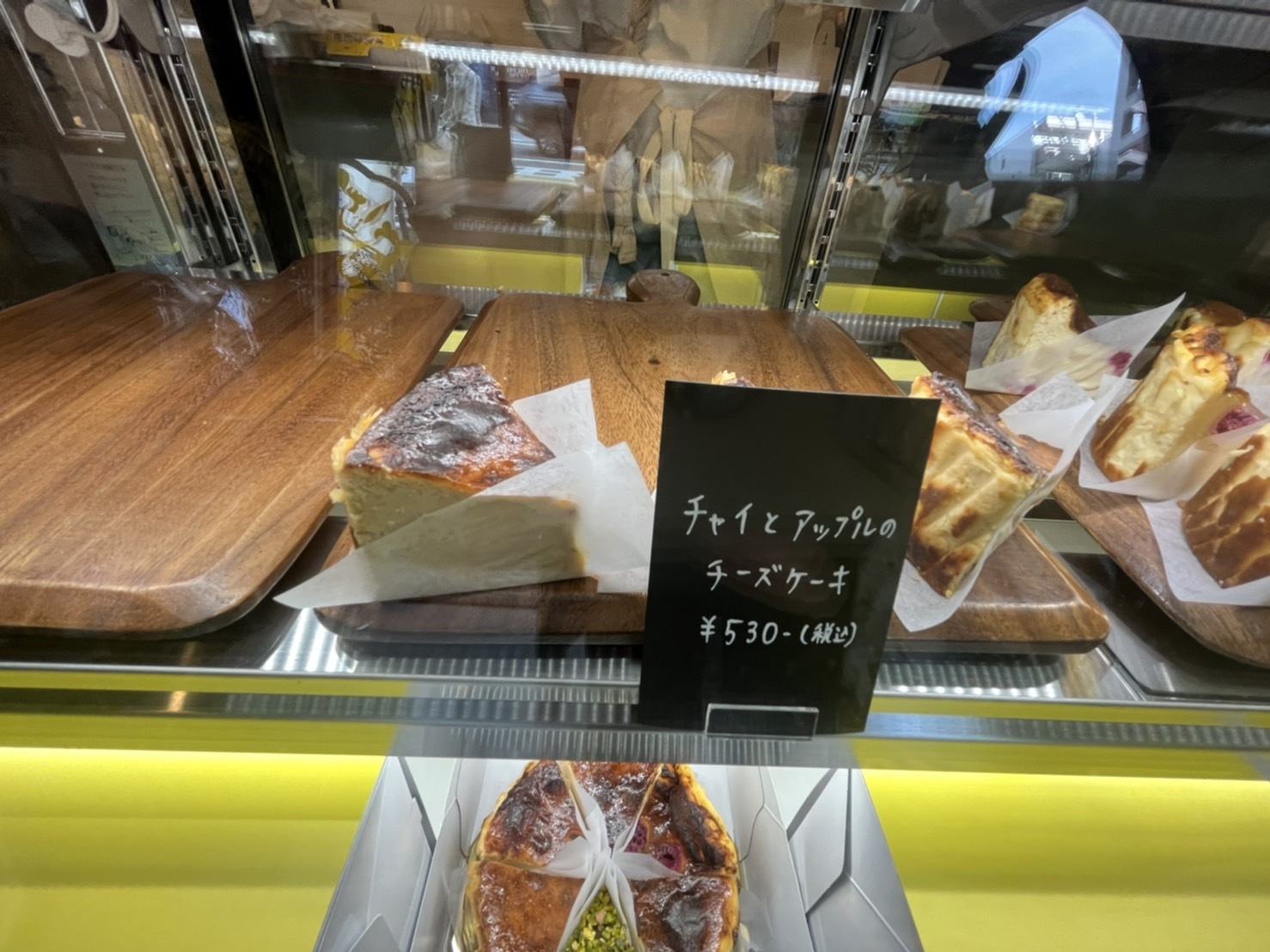 チャイとアップルのチーズケーキ　税込530円