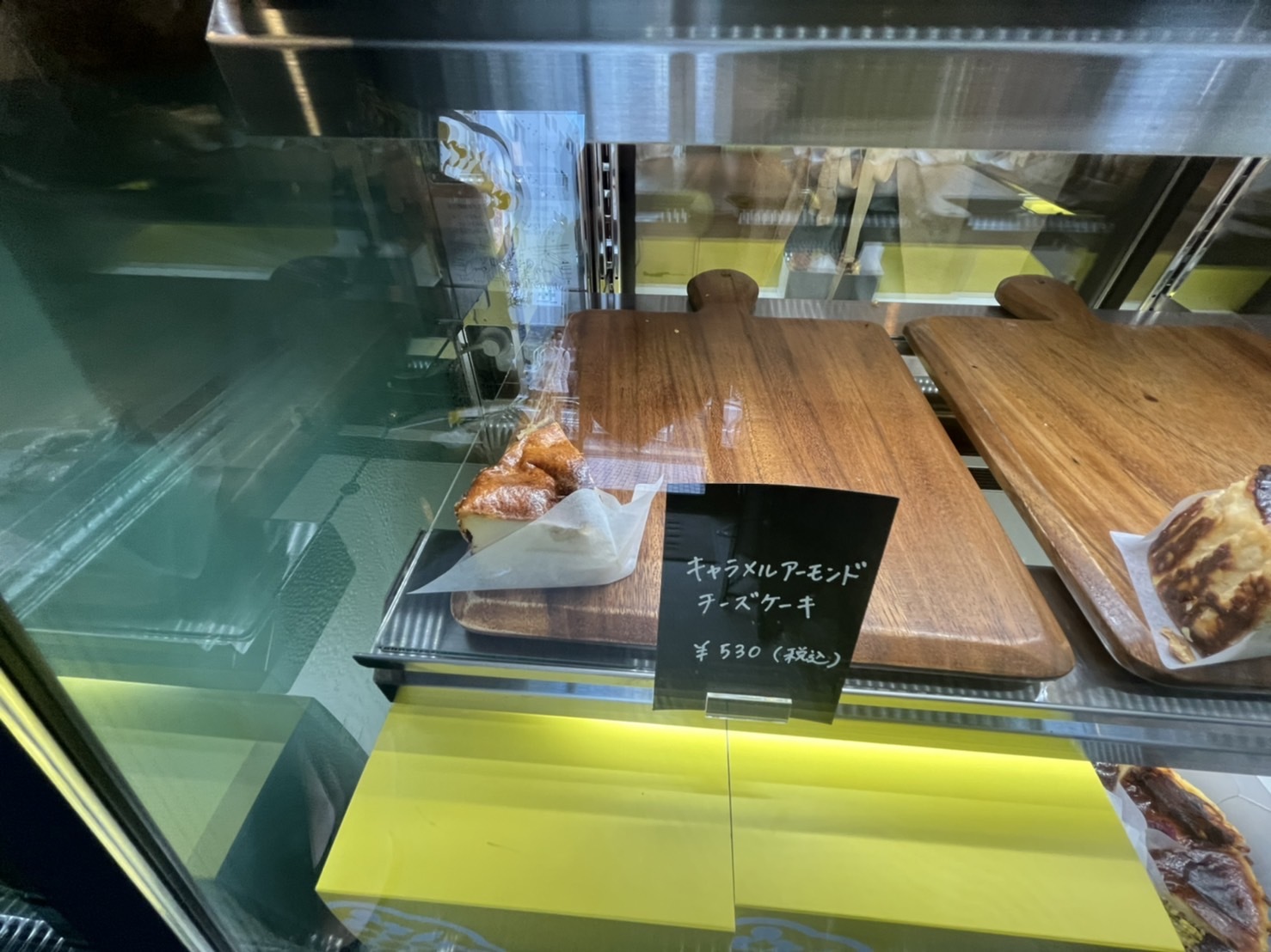 キャラメルアーモンドチーズケーキ　税込530円