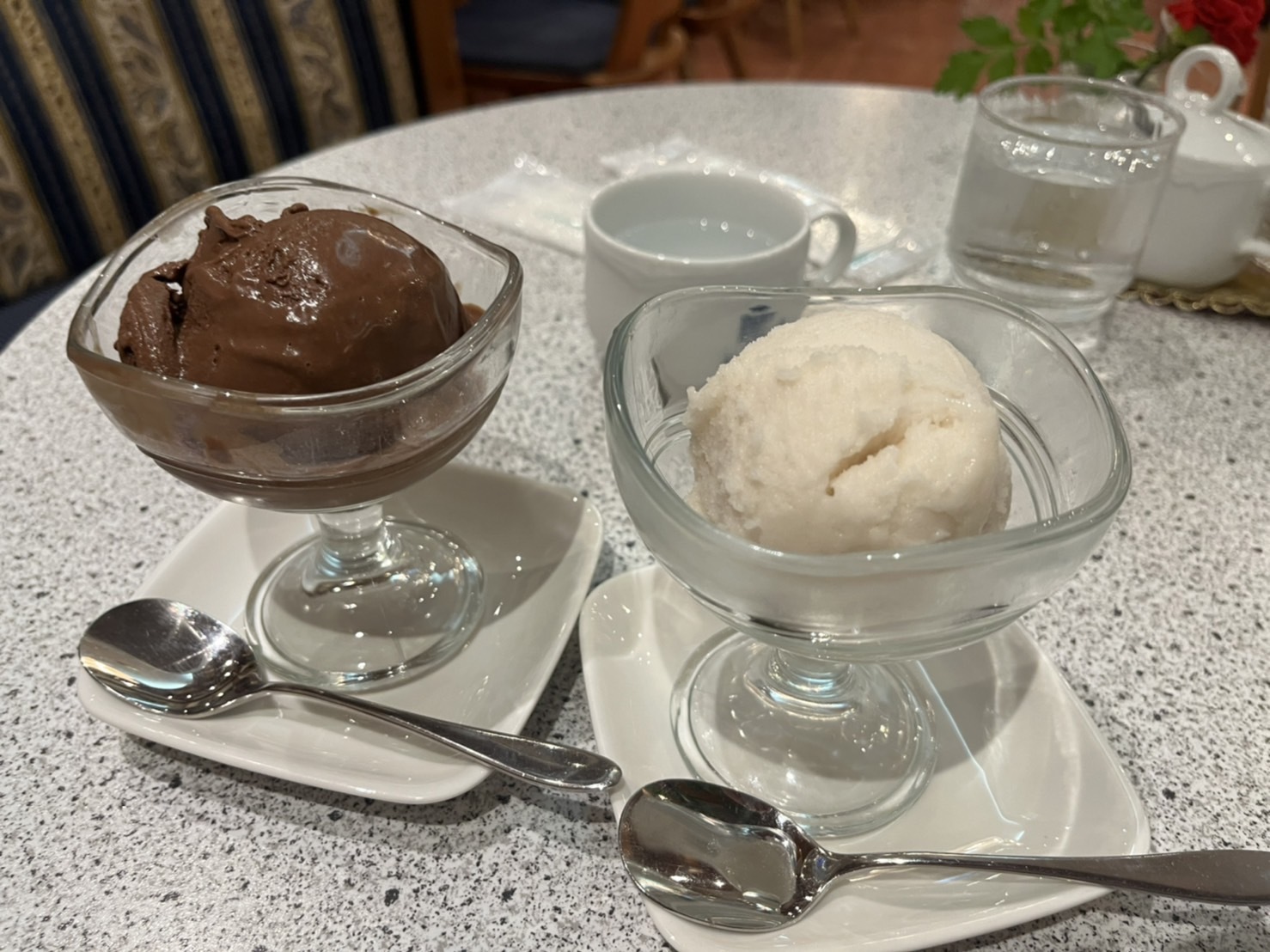 チョコレートとライチ。とても美味しかったです！